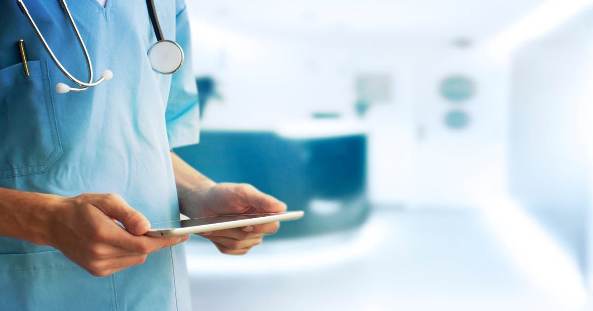Il licenziamento del medico obiettore: è legittimo in caso di omissione di soccorso?