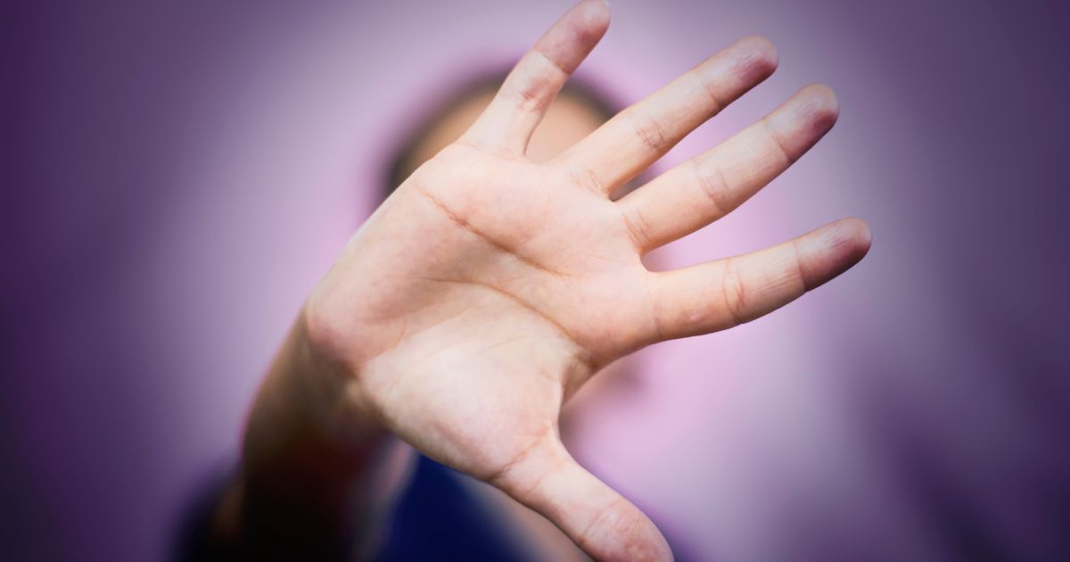 Condanna per violenza sessuale. È legittimo il licenziamento?